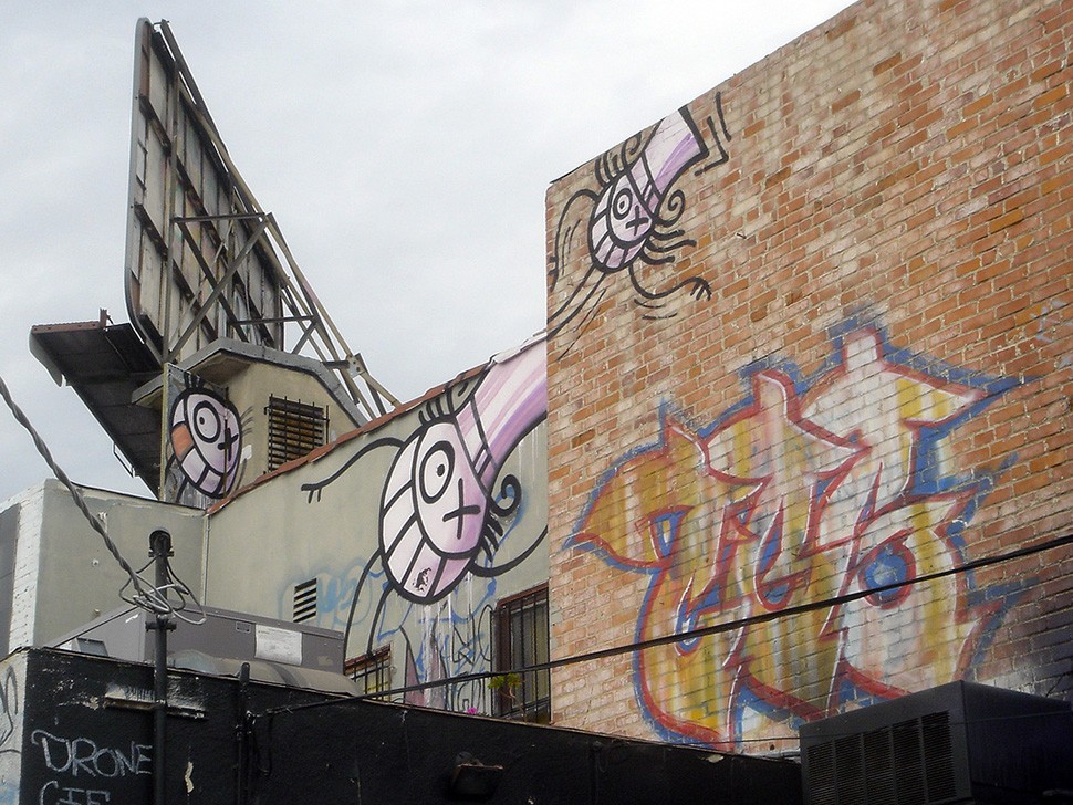 Andre-Saraiva-Mr-A-Melrose-in-Los-Angeles-graffiti-building-wall-painting-street-art-urbain-2006-web