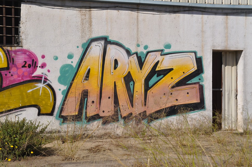 Aryz-graffiti-wall-mural-painting-street-art-urbain-2012-web