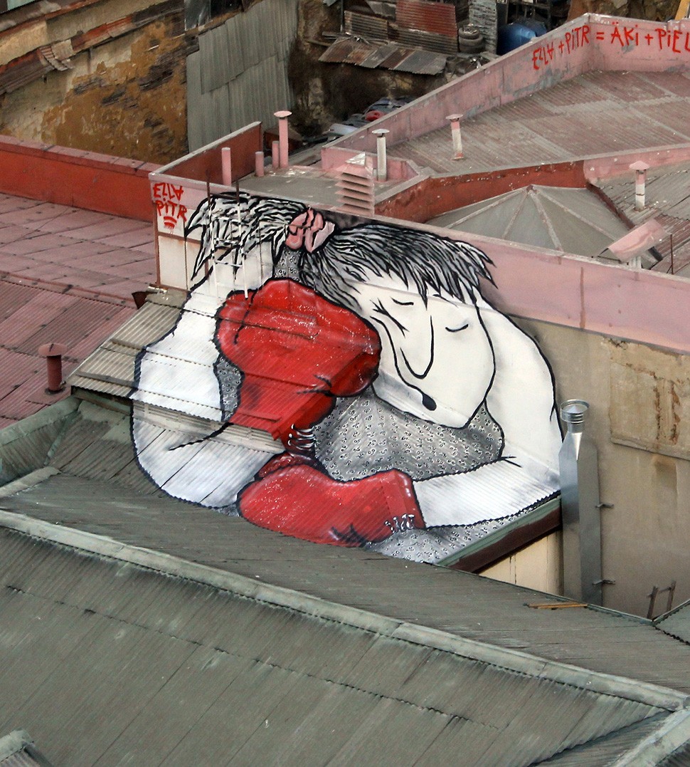 Ella-&-Pitr-Chilie-santiago-girl-box-sleeping-piece-street-art-ubrain-mumy-les-papiers-peintres-2014_2-web