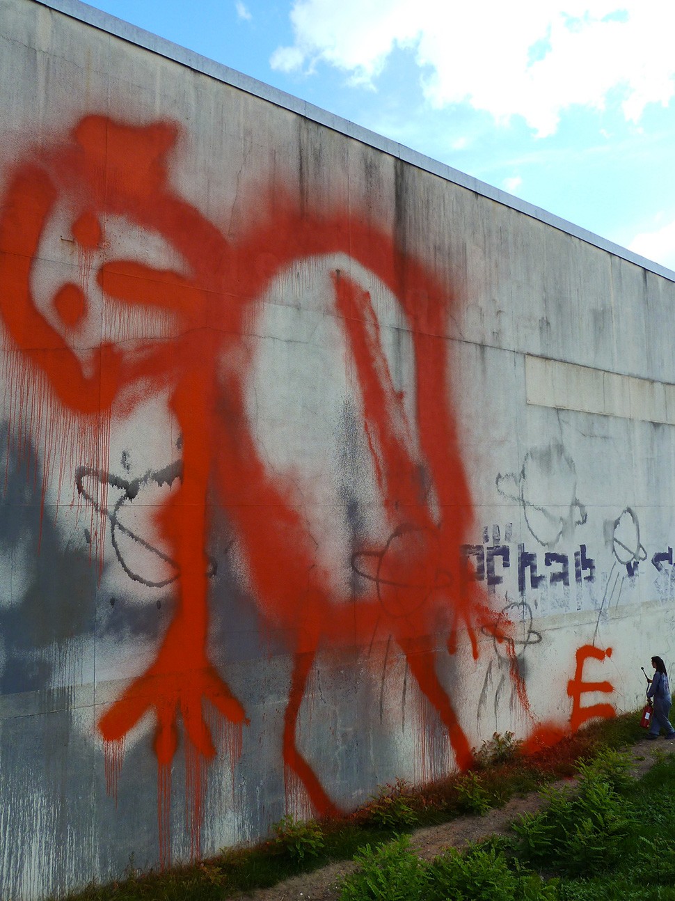 Ella-&-Pitr-extincteur-extinguisher-St-Etienne-peinture-piece-art-ubrain-les-papiers-peintres-saint-etienne-France-2013_1-web
