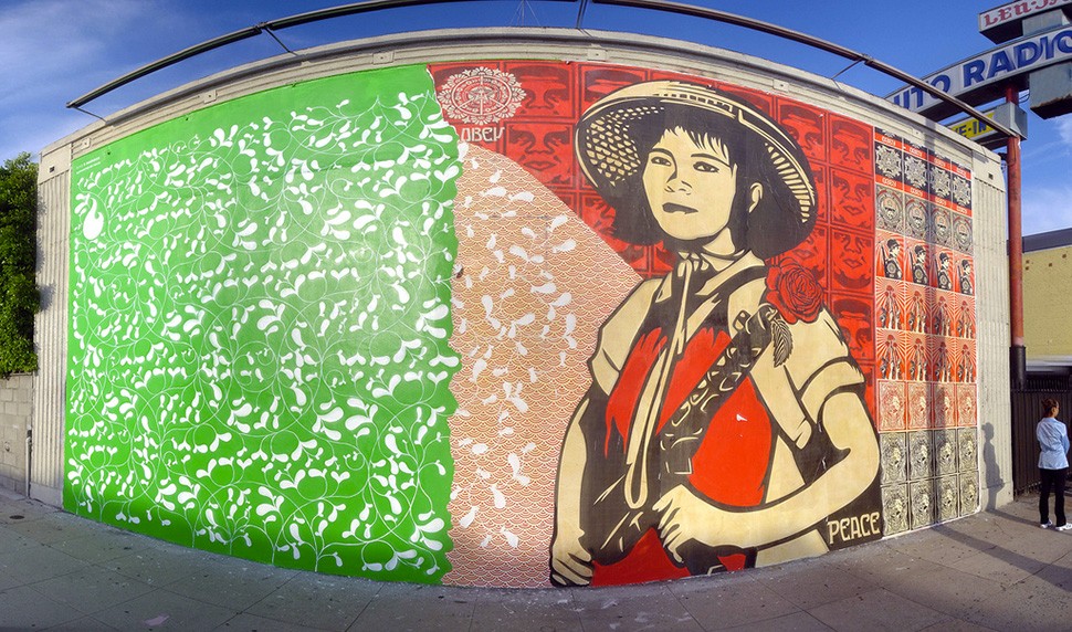 Shepard-Fairey-Obey-giant-&-Blake-E.-Marquis-wall-graffiti-street-art-urbain-mural-Los-Angeles-2006---web