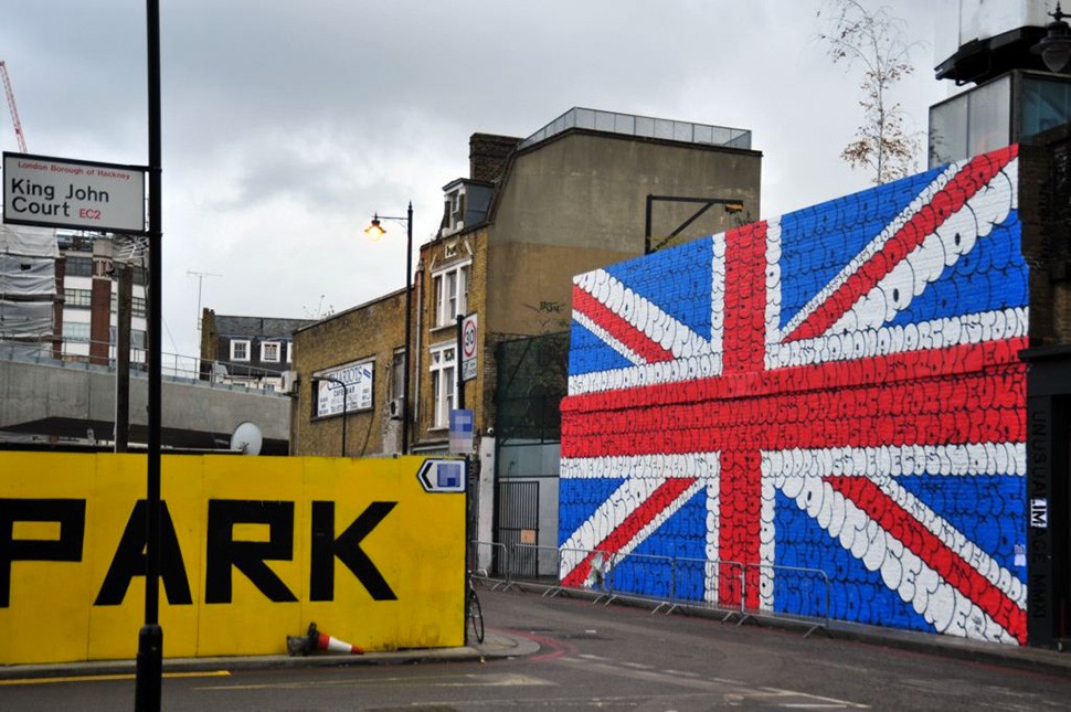Tilt-union-jack-Londres-London-graffiti-street-art-urbain-flop-throw-up-2011_2-web