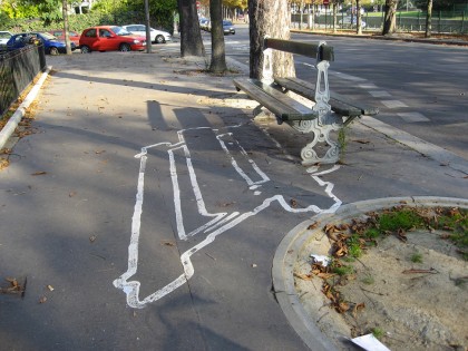 Zevs – Ombre sur du mobilier urbain à Paris