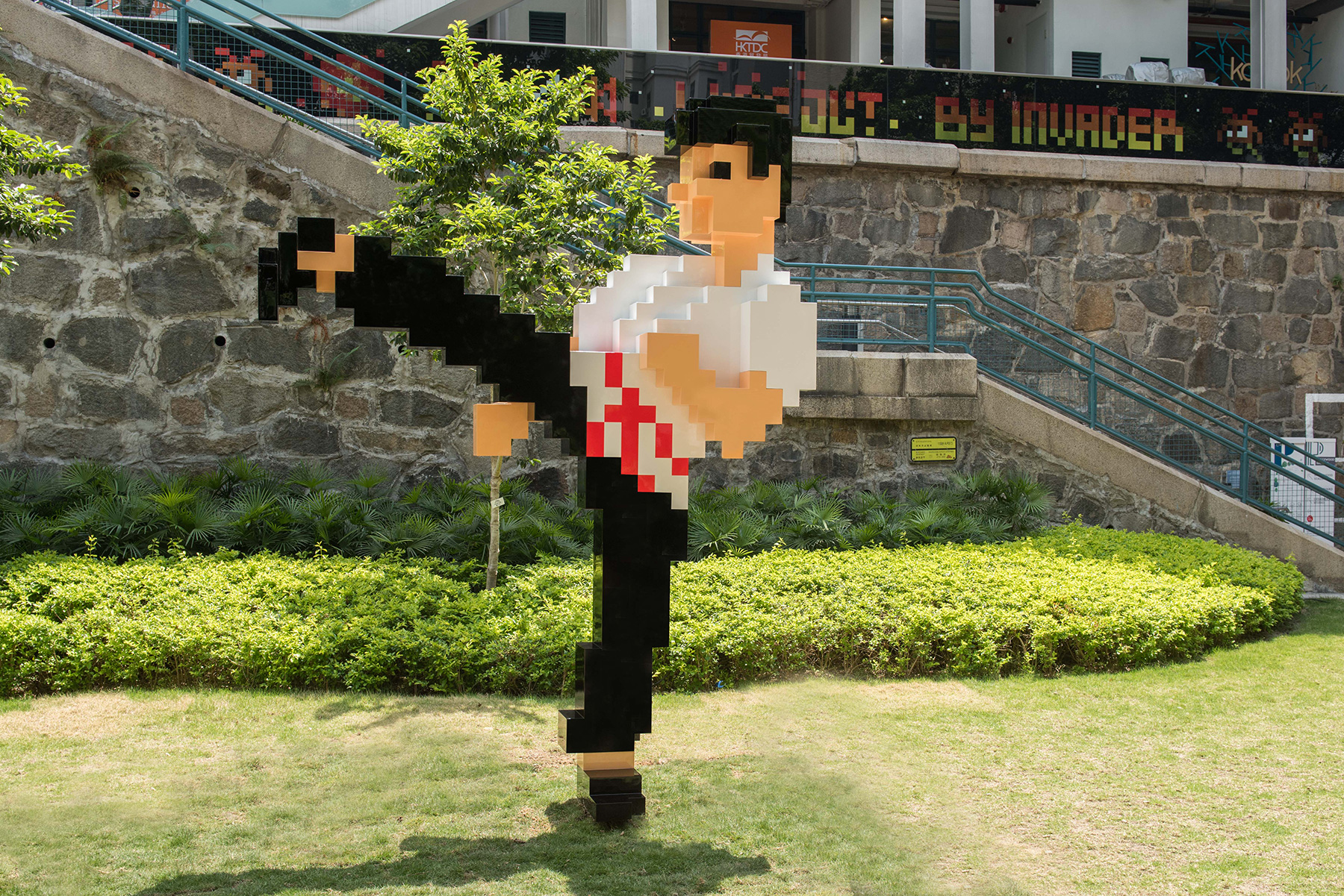 invader-wipe-out-an-explosition-of-invader-in-hong-kong-hoca-foundation-PMQ-alias-street-art-blog-stickers_guide_carte_invasion_livre-10