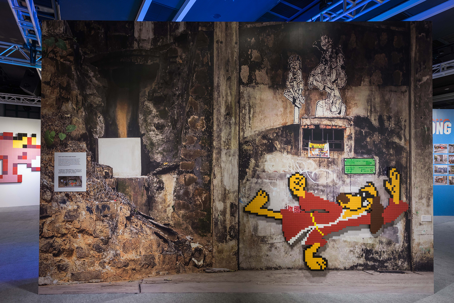 invader-wipe-out-an-explosition-of-invader-in-hong-kong-hoca-foundation-PMQ-alias-street-art-blog-stickers_guide_carte_invasion_livre-15