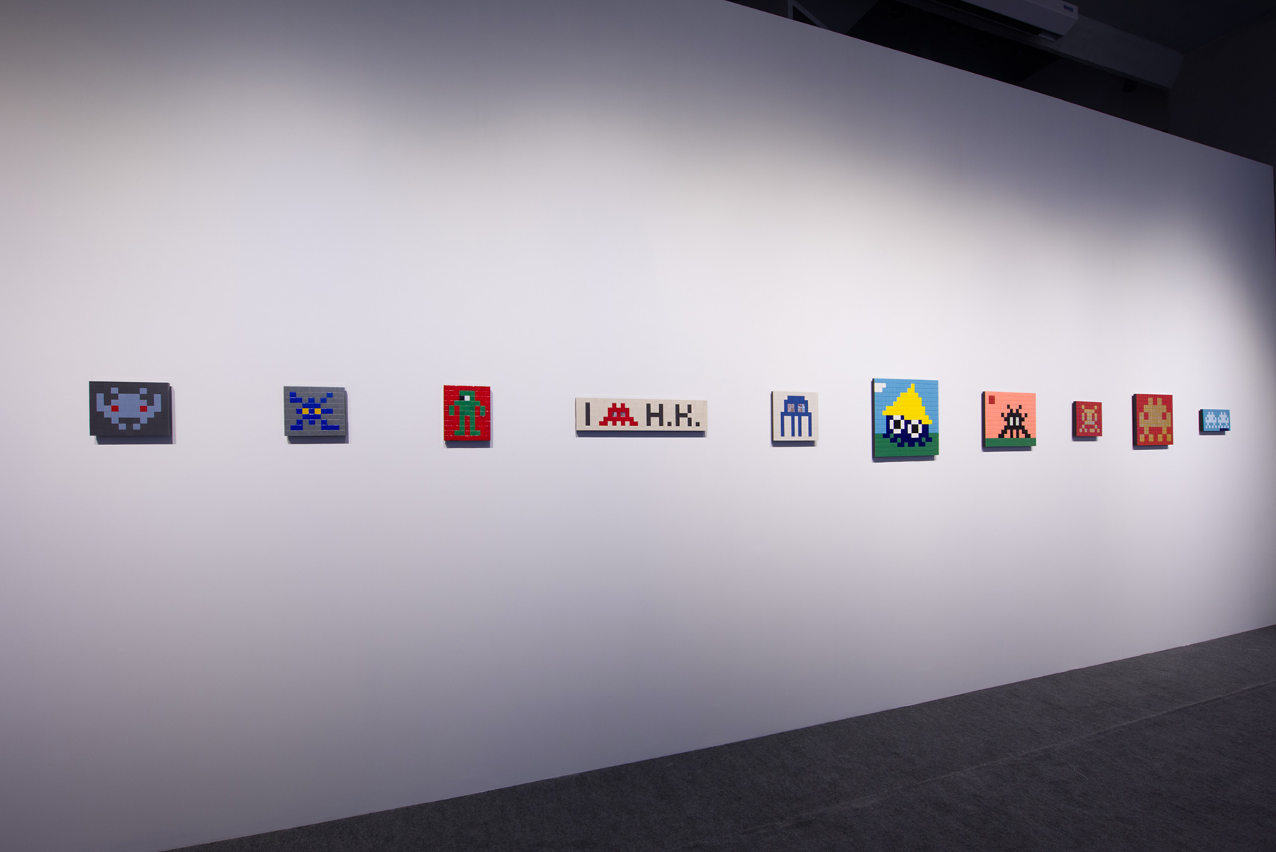 invader-wipe-out-an-explosition-of-invader-in-hong-kong-hoca-foundation-PMQ-alias-street-art-blog-stickers_guide_carte_invasion_livre-19