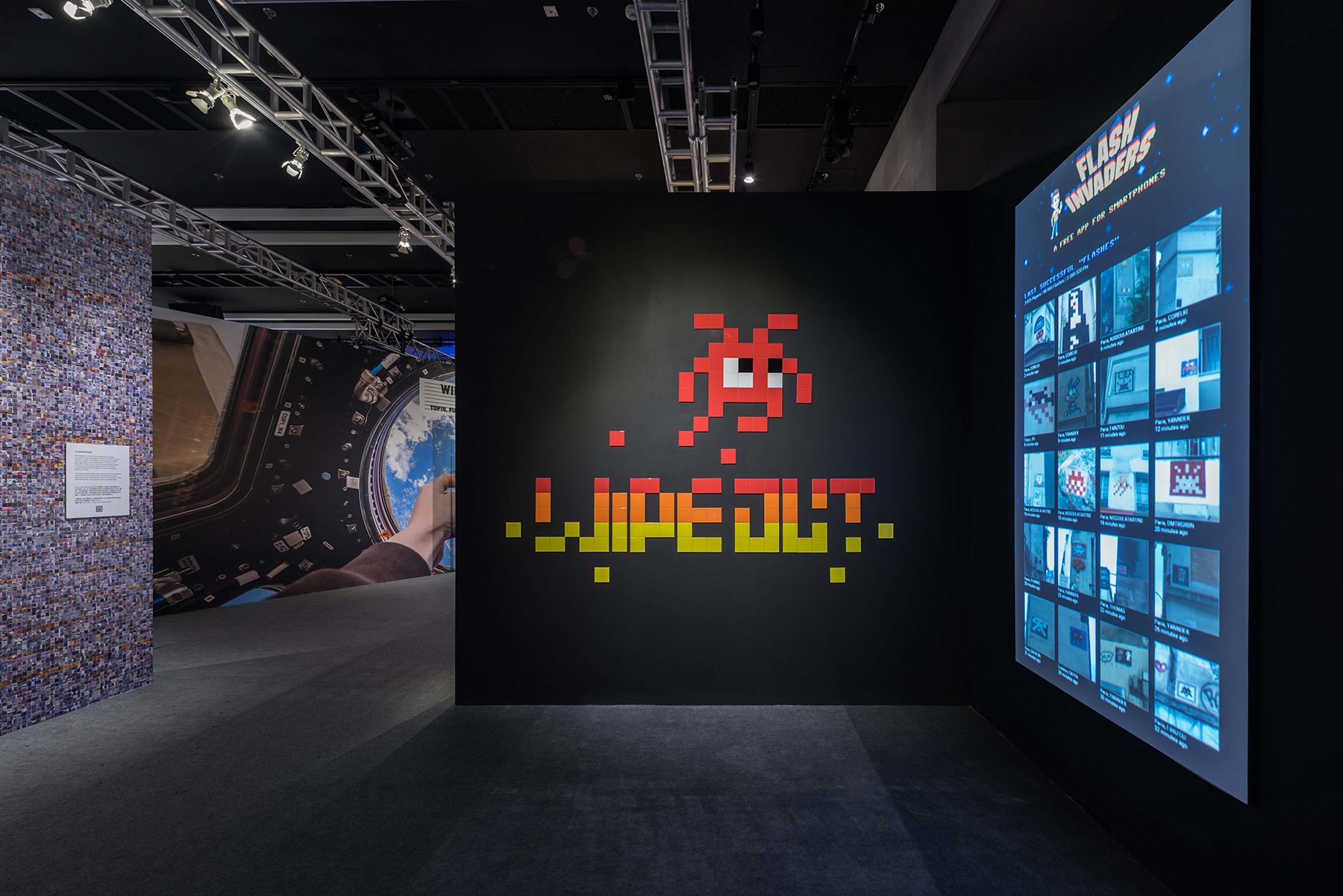 invader-wipe-out-an-explosition-of-invader-in-hong-kong-hoca-foundation-PMQ-alias-street-art-blog-stickers_guide_carte_invasion_livre-4