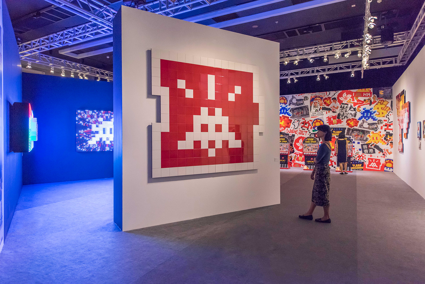 invader-wipe-out-an-explosition-of-invader-in-hong-kong-hoca-foundation-PMQ-alias-street-art-blog-stickers_guide_carte_invasion_livre