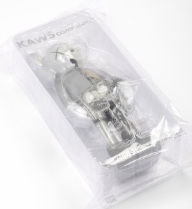 Kaws Brian Donnelly Companion Flayed Grey art toys medicom toy plus detail 1 Kaws Brian Donnelly Companion Flayed Grey art toys medicom toy plus detail 1