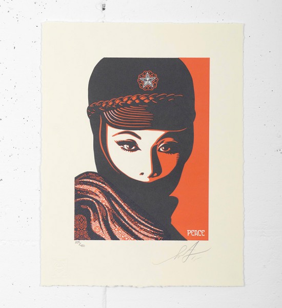 Entitled "Mujer fatale letterpress", this letterpress by Shepard Fairey (Obey) is an edition of 450. Made in september 2015, it is signed and numbered by the artist. Format : 10 x 13 inches (25,4 x 33 cm). The work is sold unframed.