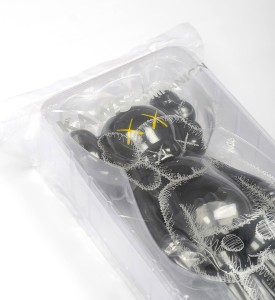 Kaws-Brian-Donnelly-companion-black-open-edition-art-toys-medicom-toys-plus-detail Kaws-Brian-Donnelly-companion-black-open-edition-art-toys-medicom-toys-plus-detail