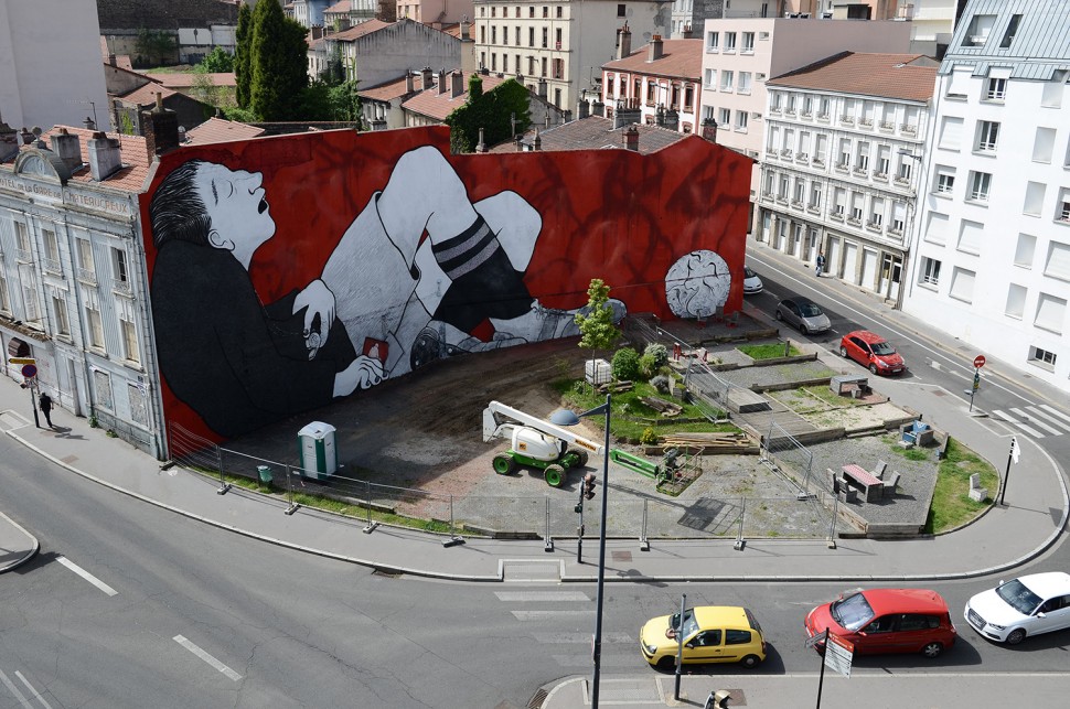 Ella-Pitr-Papiers-Peintres-Saint-Etienne-Chateaucreux-Le-coup-de-pied-à-la-lune-Mur-Graffiti-Football-4