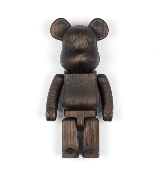 Entitled "400% Bearbrick", this wooden sculpture is the collaboration between the brand of Kaws : Original Fake and Nexus 7. Made in 2007 by the Japanese brand Karimoku, it's an edition of 400. Format : 11 inches (28 cm). The sculpture is sold in its original box.