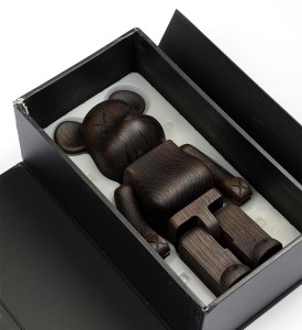 Kaws Original Fake Nexus 7 karimoku-400%-wooden-bearbrick 2007 edition 400 sculpture art detail box Kaws Original Fake Nexus 7 karimoku-400%-wooden-bearbrick 2007 edition 400 sculpture art detail box