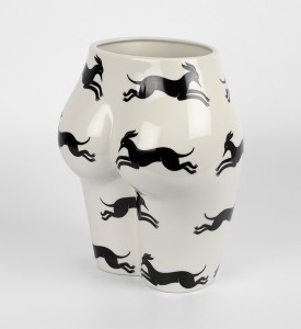 Parra-vaso-di-culo-CASE-STUDYO-porcelain-vase-chopped-female-figure-2 Parra-vaso-di-culo-CASE-STUDYO-porcelain-vase-chopped-female-figure-2