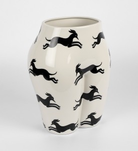 Parra-vaso-di-culo-CASE-STUDYO-porcelain-vase-chopped-female-figure-4 Parra-vaso-di-culo-CASE-STUDYO-porcelain-vase-chopped-female-figure-4