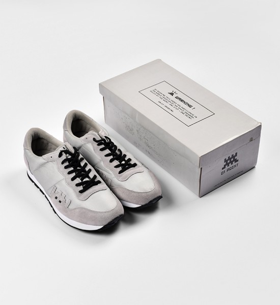 invader-franck-slama-01-point-sneakers-grey-invasion-box-2007-edition-1500