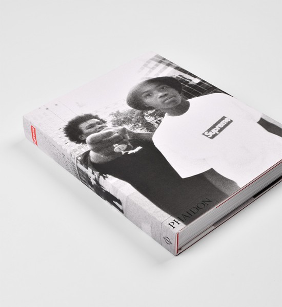 Supreme-Phaidon-Press-book-skate-Livre-New-York-Larry-Clark-Ari-Marcopoulos-David-Sims